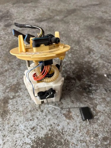 MERCEDES-BENZ E W211 Kraftstofftankpumpe A2054701694 2.20 Diesel 2019 33350874