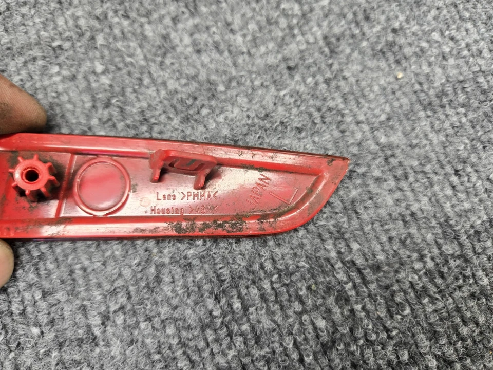 Rear Bumper Reflector Marker Light Left Side Lexus 21-24 Is300 Is350 Is500 oem - Image 4 of 4