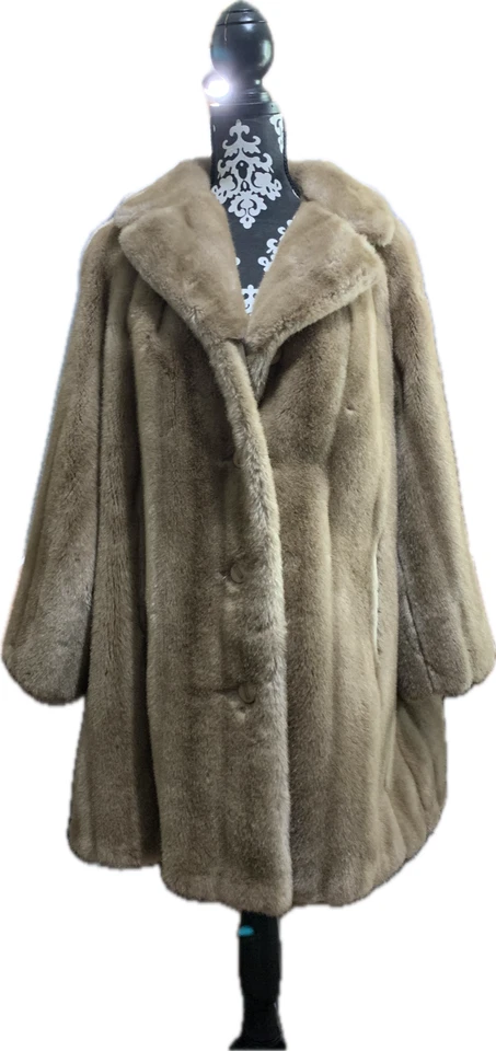 Vintage Grandella II by Sportowne Classy Faux Fur Coat 14 Golden Brown Pockets - Image 2 of 4