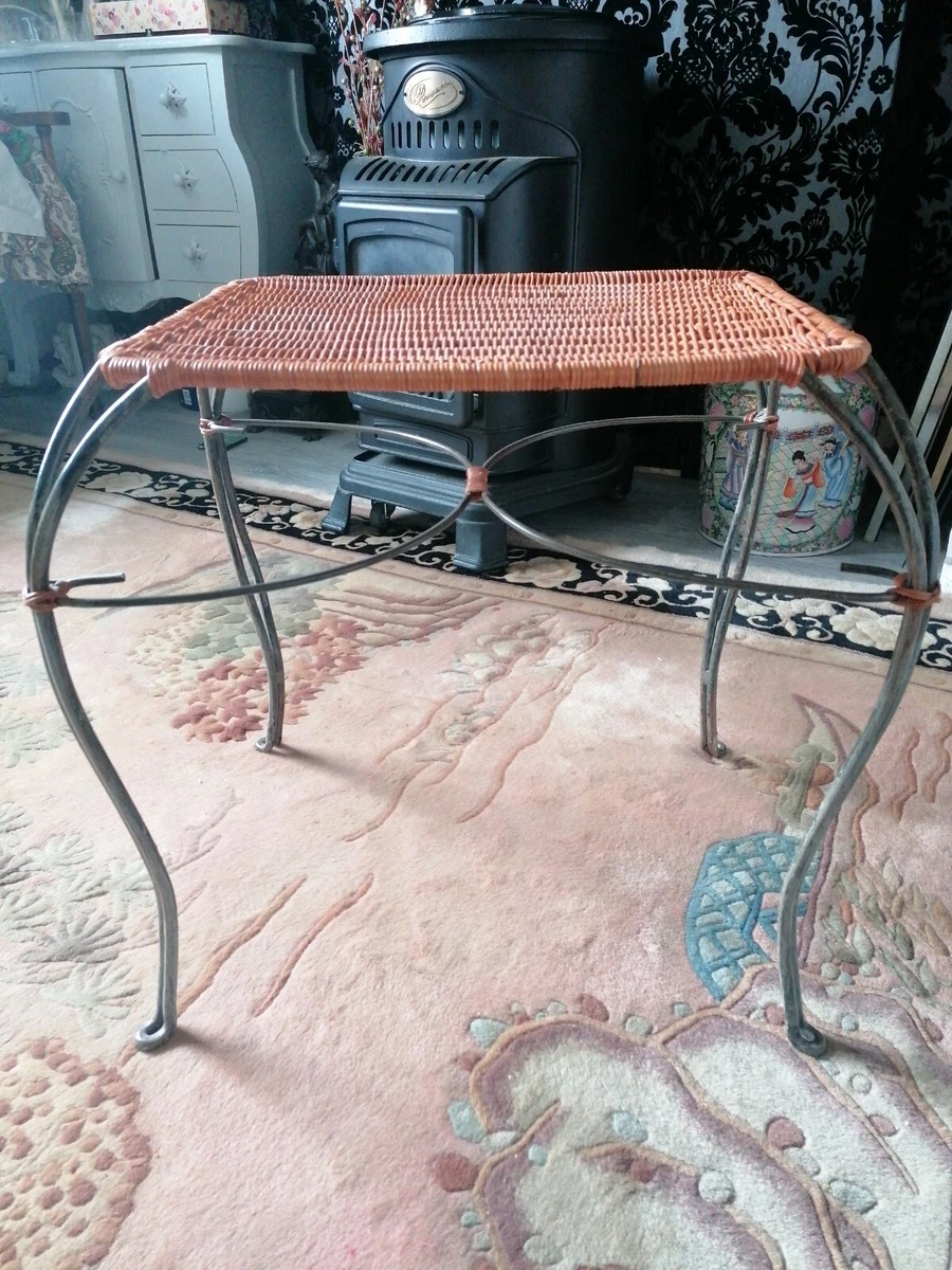 Rattan side 2024 table vintage