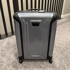 New Tumi Vapor International 22  Carry-On Lug...
