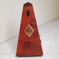 Wittner Metronom in Mahagonioptik mit Glocke 811 m. Made in Germany.