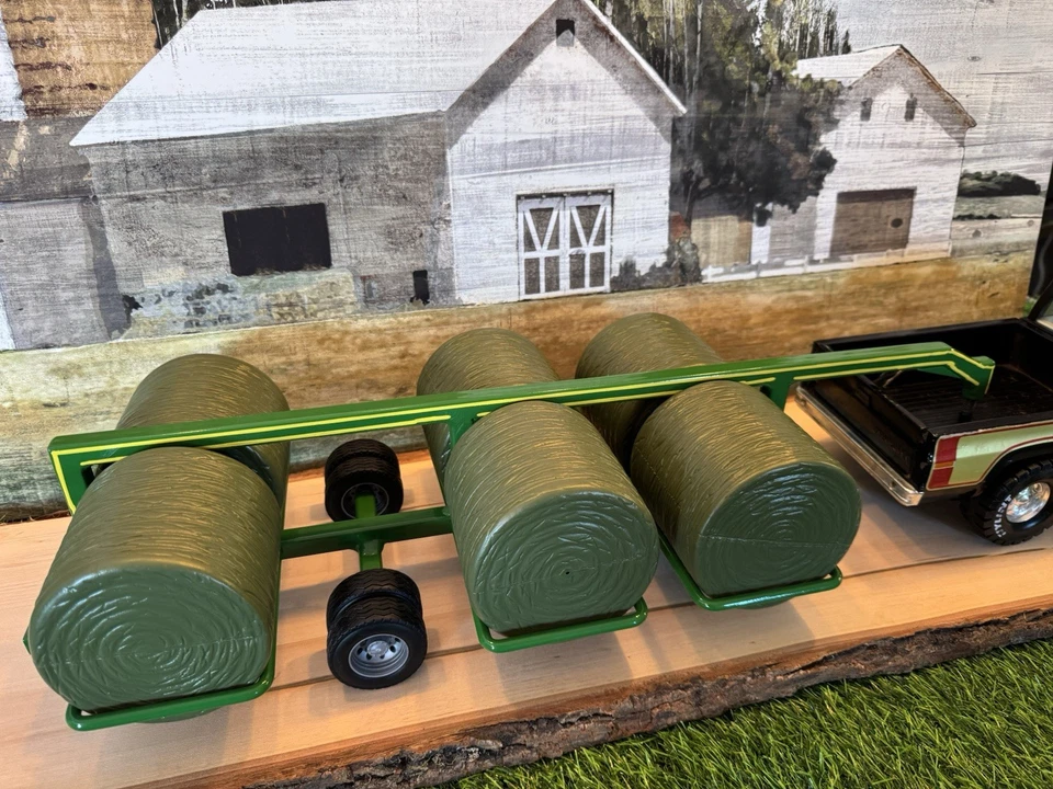 1/16 Scale Custom Built Gooseneck Round Bale Trailer Farm Toy in JD-Green Paint  - Image 4 of 4