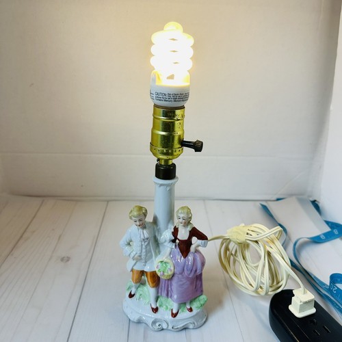 Lampada da tavolo accento statuina coppia corteggio vittoriana porcellana tedesca boudoir - Foto 16 di 16
