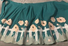 Beautiful Embroidered VTG Half Apron With Pockets. Prairie. Cottage Core. Floral