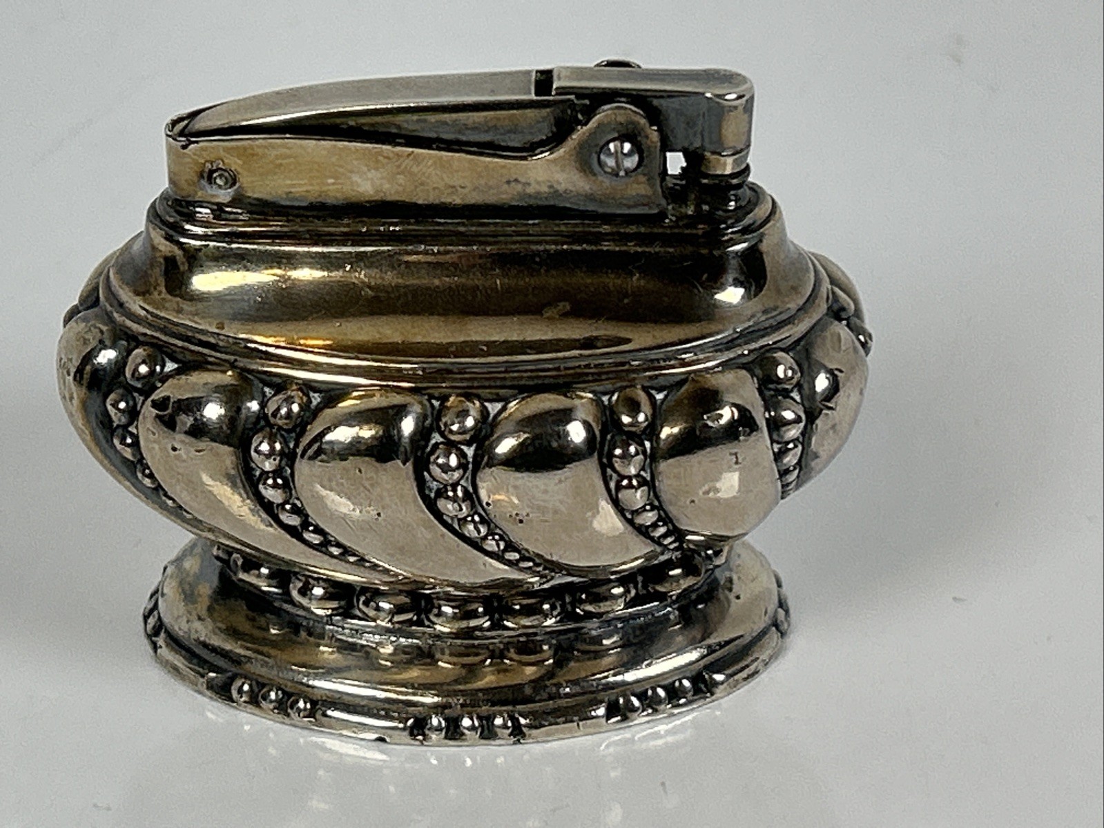 8oz. Only Base Is Magnetic (underside) Works But No Flint