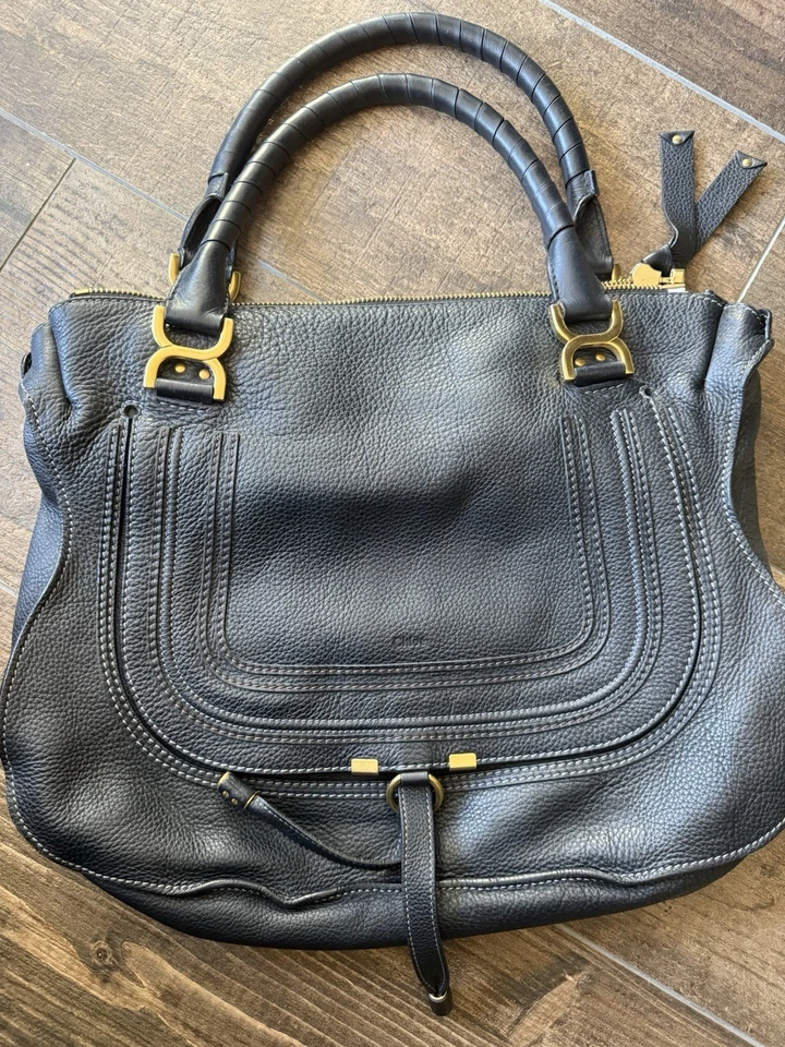 Chloé Damen Tasche Marcie in Schwarz Leder mit goldfarbenen Riemen u. Verschluss - Bild 2 von 4