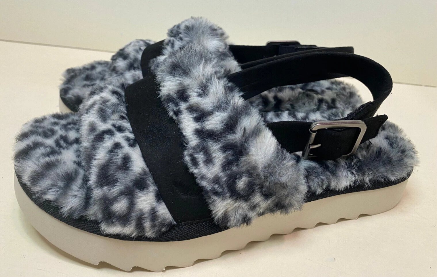 Sandali Koolaburra by UGG Fuzz'd Out scarpe comode ciabatte nere donna taglia 6