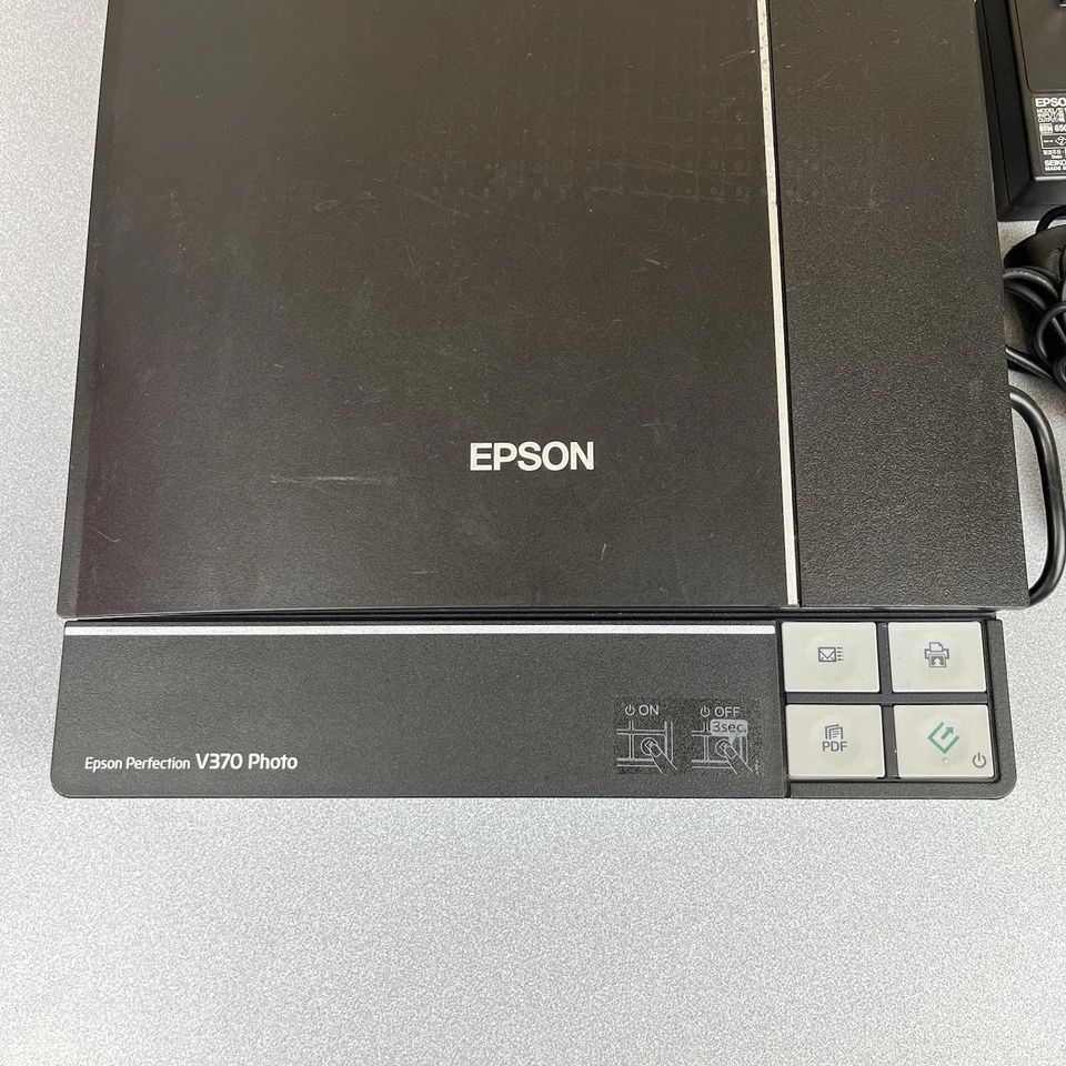 Epson Perfection V370 Photo, Slide & Film Scanner SOLD AS IS FOR PARTS OR REPAIR - Image 2 of 4