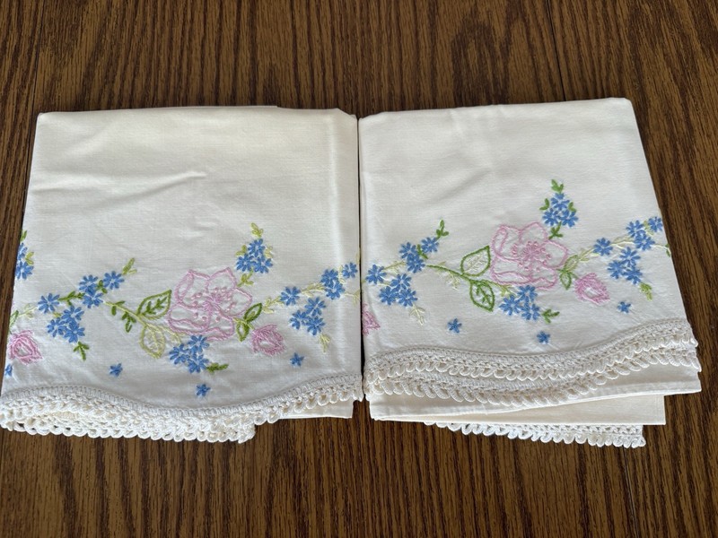 Vintage Hand Made And Embroidered Pillowcases Set Of 2 Flowers Design