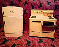 Wizard Vintage Toy Tin Kitchen Set Refrigerator  Stove/Oven, Age 4-7