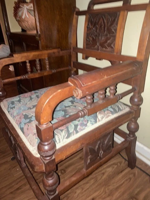 Silla de salón antigua Eastlake Victorian tallada Foto 4 de 4