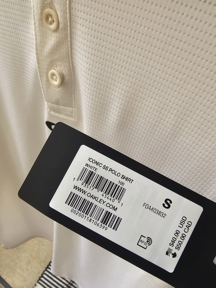 Camisa Oakley Para Hombres PEQUEÑA Blanca Manga Corta Polo Golf Hydrolix Calce Regular Foto 4 de 4