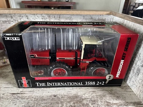 1/16 Scale International Harvester 3588 2+2 Tractor, Precision Key Series #2 NIB