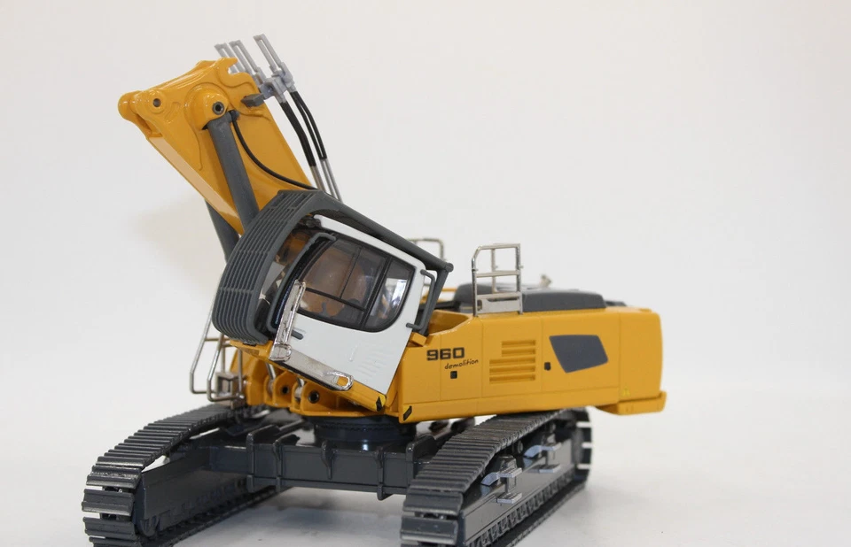 Conrad 2205 Liebherr Crawler Excavator R 960 Demolition 1:50 New IN Boxed - Image 3 of 4