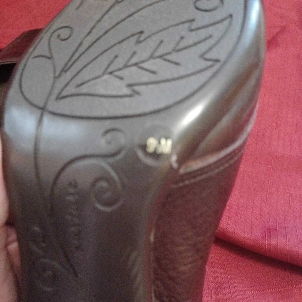 Zapato cómodo de cuero Nurture Mary Jane Pump marrón talla 9 1/2 m Foto 4 de 4