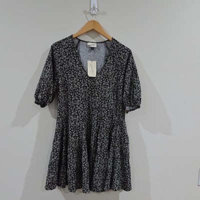 Universal Thread black floral A-line dress short puff sleeve V-neck M