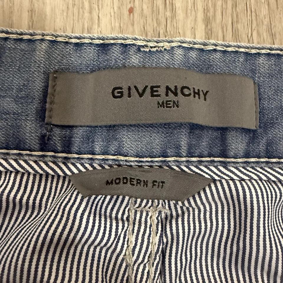 Pantalones de mezclilla Givenchy para hombre corte moderno azul lavado claro talla 32 diseñador de lujo Foto 3 de 4