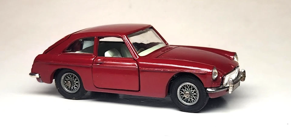 MGB GT - Corgi Toys - escala 1/43 - 327 com caixa - brinquedo vintage - Imagem 2 de 4
