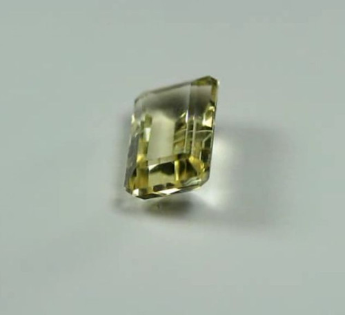 3.02 cts Natural Octagon-cut Fiery-Luster Yellow VVS2 Andesine-Labradorite - Picture 5 of 6