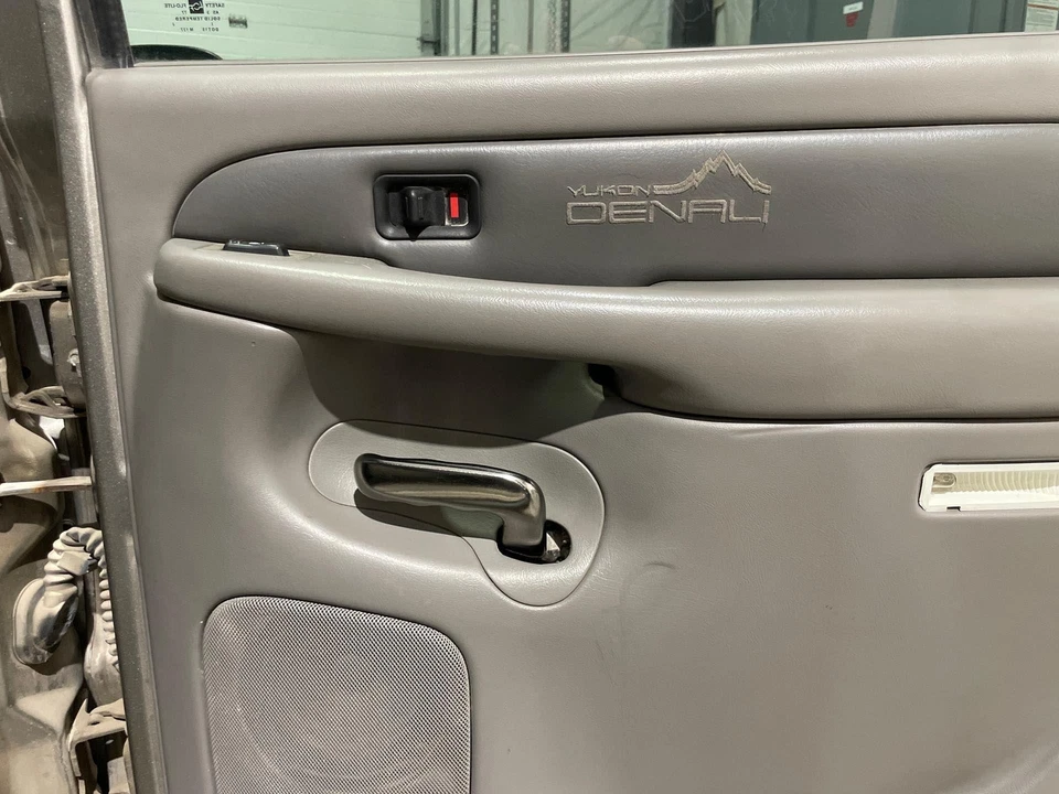 2001 GMC Yukon XL 1500 Passenger RH Right Gray Rear Door Trim Panel - Изображение 2 из 4