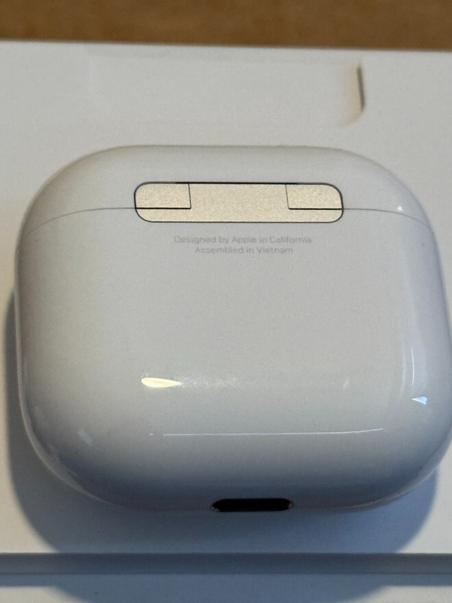 Apple Airpods 4 Replacement for Left / Right Or Case MXP63LL/A