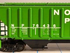HO Athearn Northern Pacific NP 76436 3-Bay Covered Hopper w/KDs & MWs Lot# OR91 — photo 5