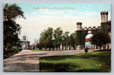 POSTKARTE - BISHOP AUCKLAND - SCHLOSSEINGANG - COUNTY DURHAM - UNBESPIELT