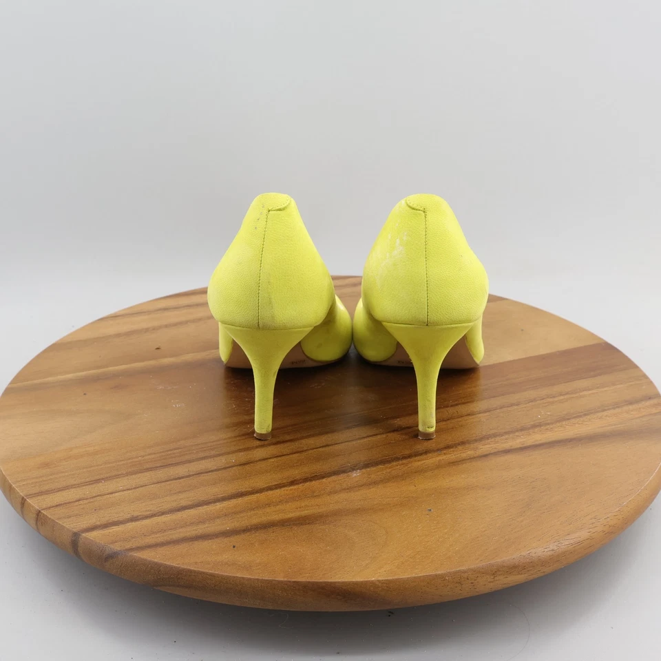 Salto amarelo neon I.N.C International Concepts tamanho 6.5 - Imagem 4 de 4