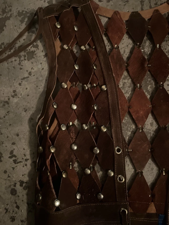 Vintage leather fringe vest, with diamond-patterned and studded back 1960s - Image 2 of 4