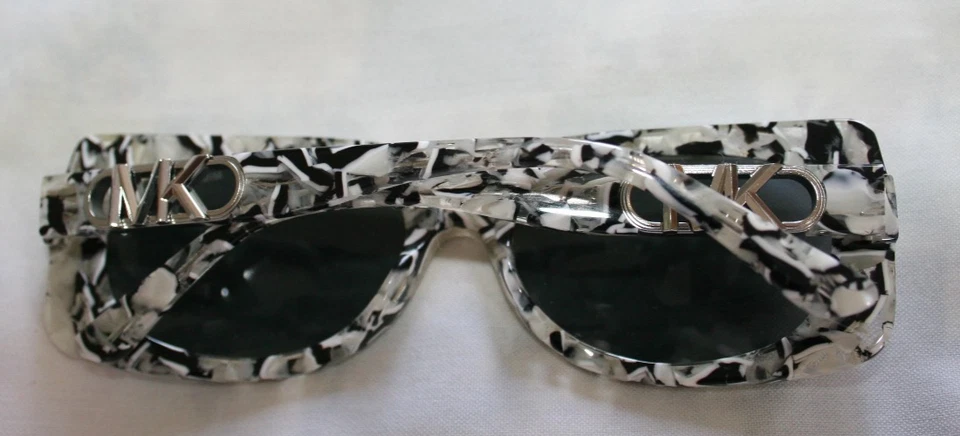 Gafas de sol Michael Kors MK logo MK 2215 Burdeos marco negro/blanco lentes grises NUEVAS Foto 2 de 2