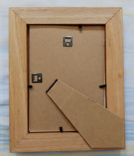 Light Wood Frame w/Glass for 5 x 7 Photos - Wall Mount or Free Standing - Picture 2 of 2