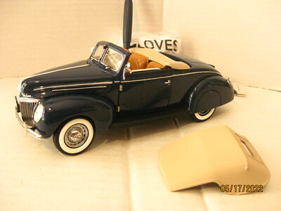 1939 FORD CONVERTIBLE 1/24 SCALE DIECAST BY FRANKLIN MINT