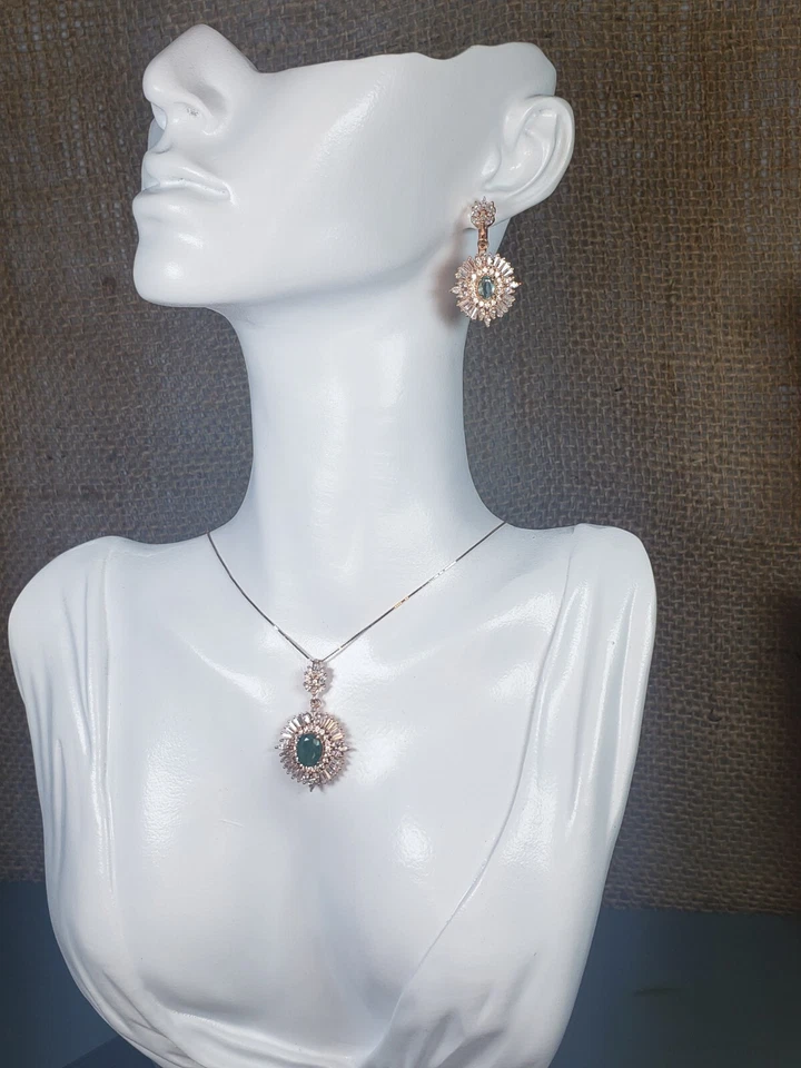 IMPRESIONANTE DISEÑO ANTIGUO - Juego de collar y pendientes genuinos de esmeralda y circonita cúbica 18K RG Foto 2 de 4