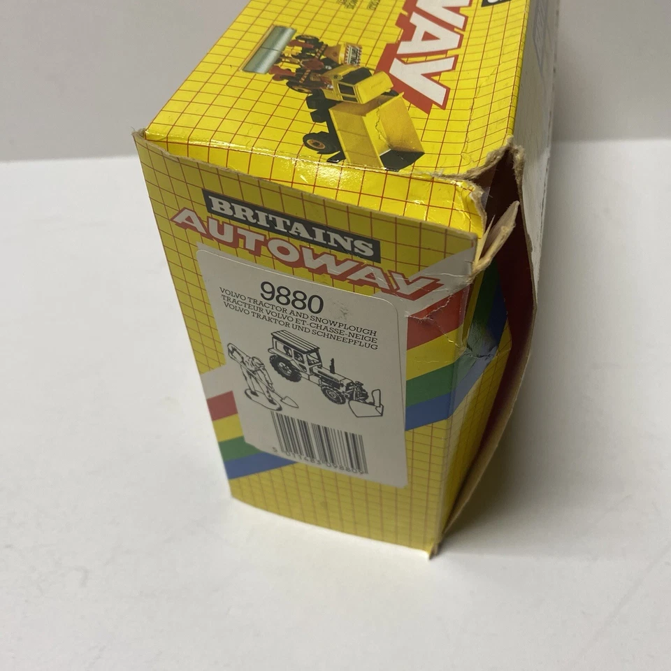 VINTAGE BRITAINS AUTOWAY # 9880 VOLVO BM Farm Tractor Model Trekka Trattore - Image 4 of 4