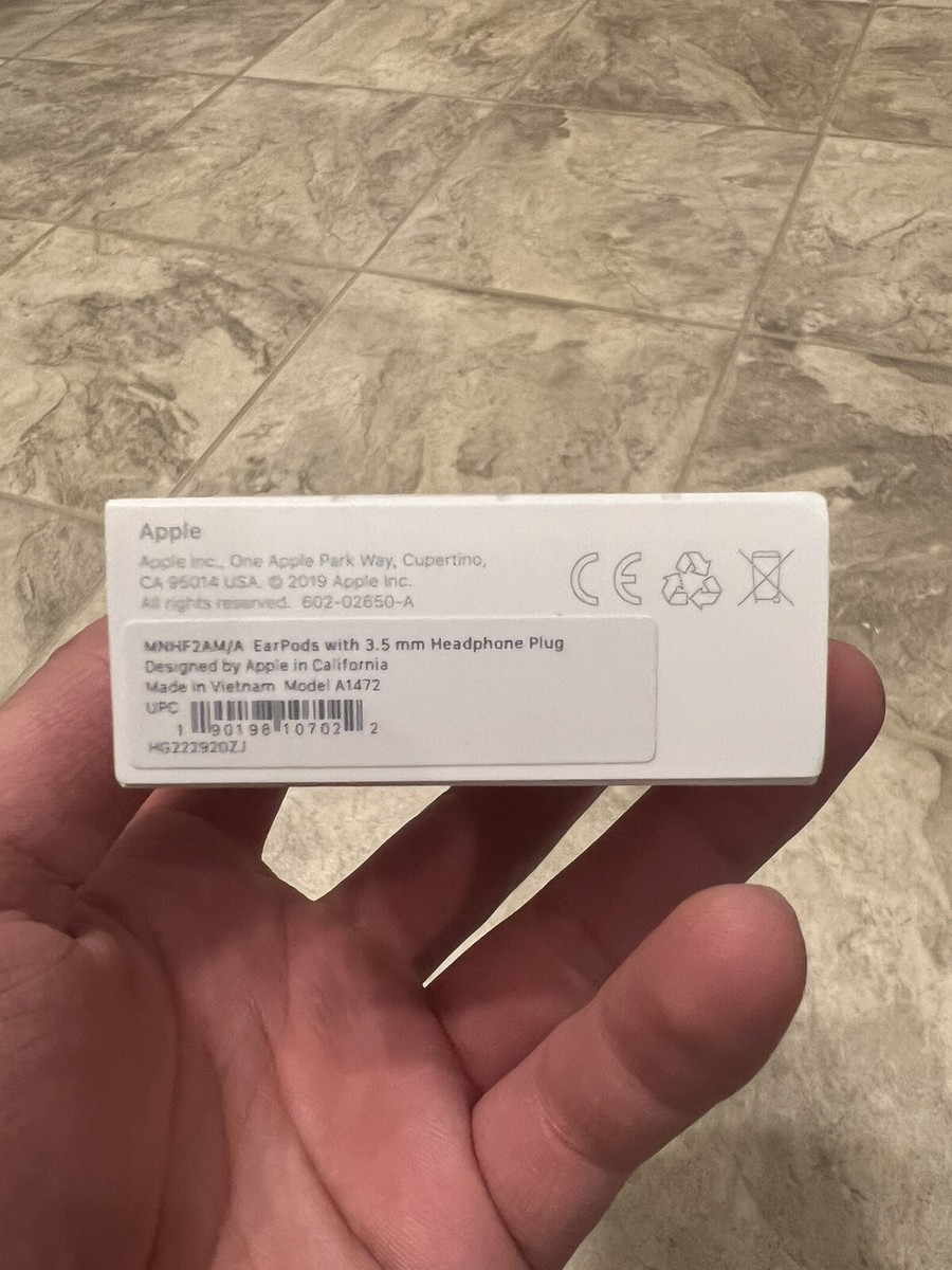 Apple EarPods (MD827LL/A) with Remote and Microphone - White