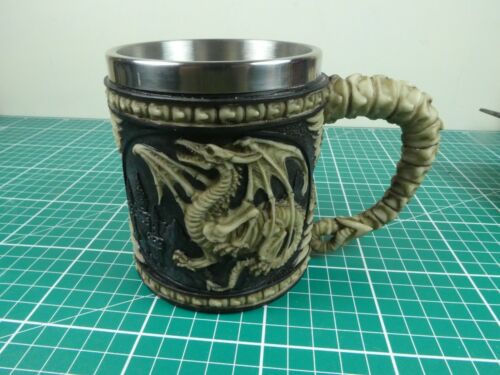 Stunning Dragon Remains Tankard - Collectable Gothic Skeleton Fantasy Mystic Mug - Foto 1 di 5