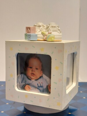 MUSICAL FRAMEGO ROUNDS NEW BORN ROTATING PICTURE FRAME PLAYS BRAHMS LULLABY 3.5''