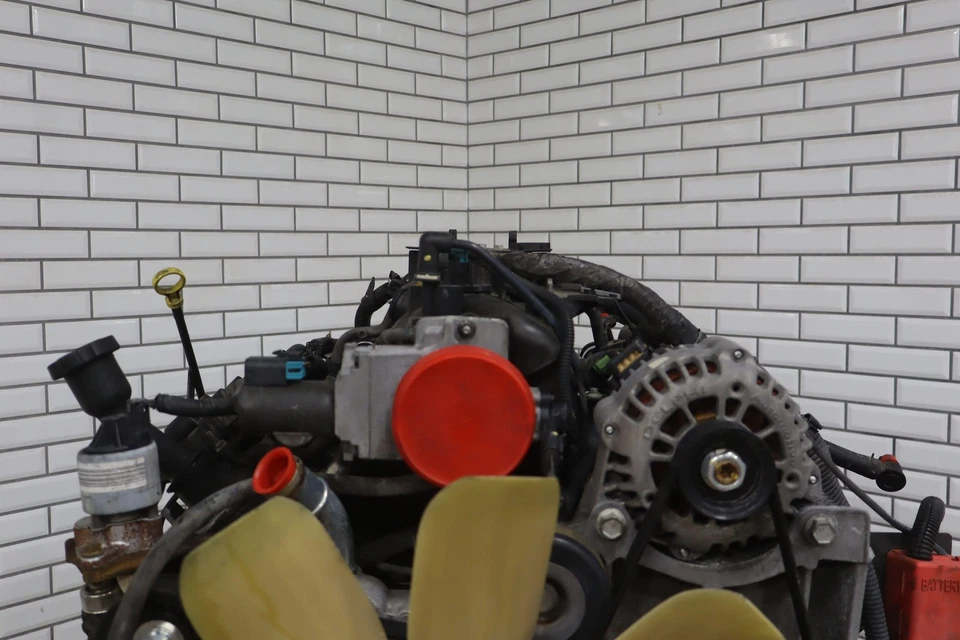 01-07 Chevy GMC 6.0L LQ4 V8 LS Engine Swap Liftout Dropout Donor Video Tested - Image 3 of 4