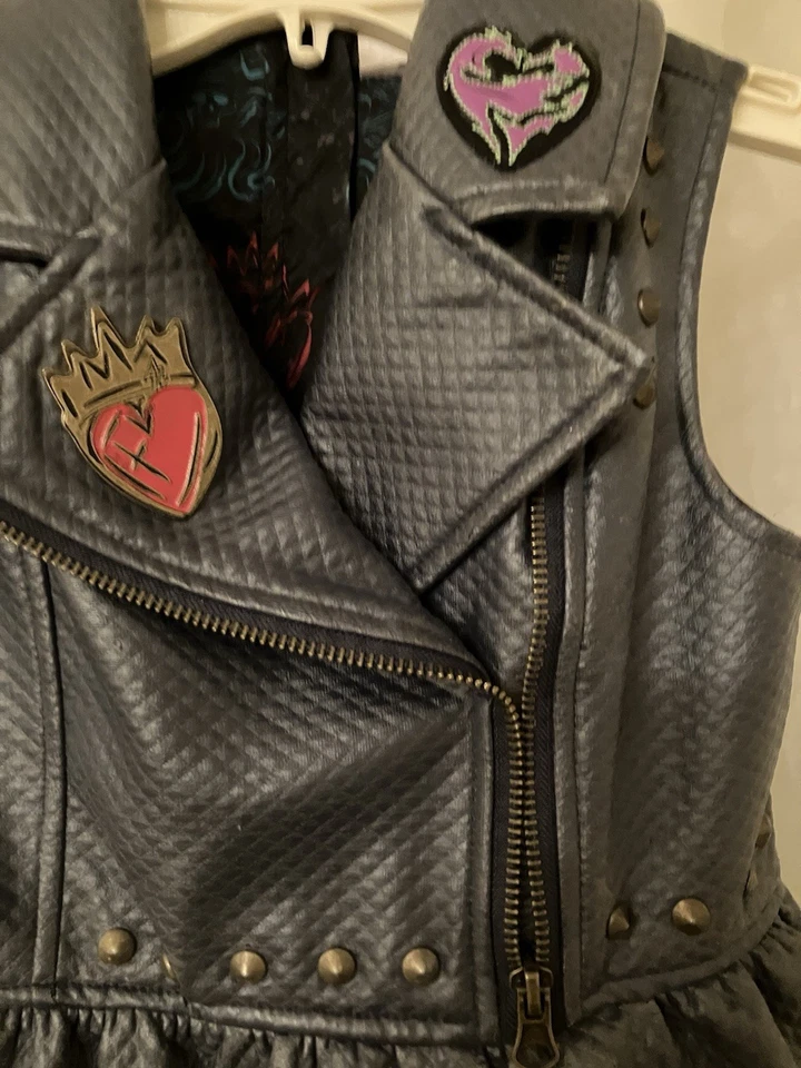 Usado en Excelente Condición Vestido Evie Descendientes Disney Talla 5/6 Imitación Cuero Disfraz Foto 3 de 3