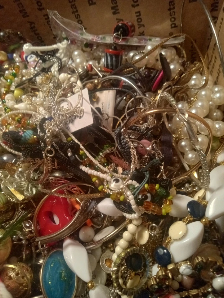 Лот 7 фунтов Мусор Бижутерия Бижутерия Сломанная Запутанная Повторное Использование Ремонт Рукоделие Лот 28 - Изображение 2 из 4