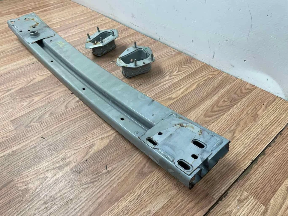 Refuerzo de parachoques delantero 62030 3BA0H PARA NISSAN VERSA 2012-2019 sedán de 1,6 L Foto 2 de 4