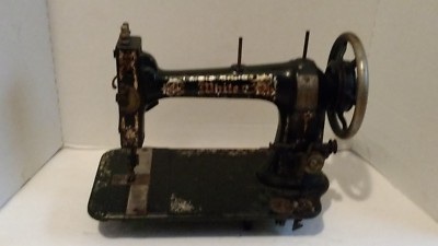 器 一つ ヴィンテージ Vintage Antique White Sewing Machine 