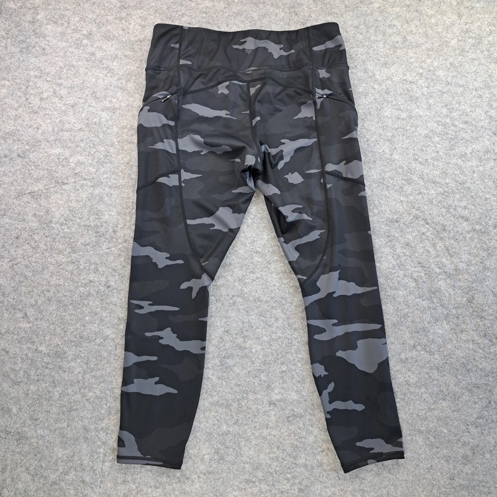 athleta camo tight ankle 7/8 zip pockets cropped leggings