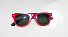 VINTAGE B  L RAY BAN WAYFARER SUNGLASSES RED  BLACK FRAMES USA