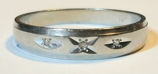 Anillo de diamantes de 3 astillas de oro blanco macizo de 10K "Estrella del amor" tamaño 10 5 pesa 2 51 g