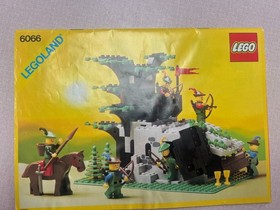Lego 6066 Camouflaged Outpost 100% complete with 6 mini figs & original manual