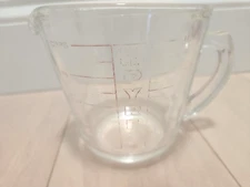 Vintage Pyrex 516 Glass Measuring Cup Red Lettering Closed D Handle