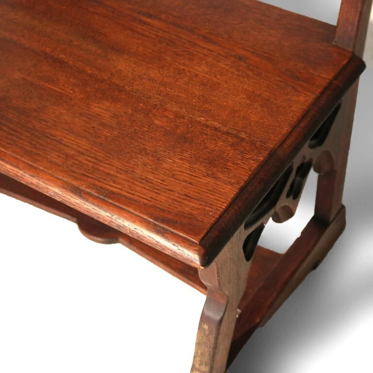 Antiguo banco pequeño de roble tallado artesanal gótico C1920 Foto 4 de 4