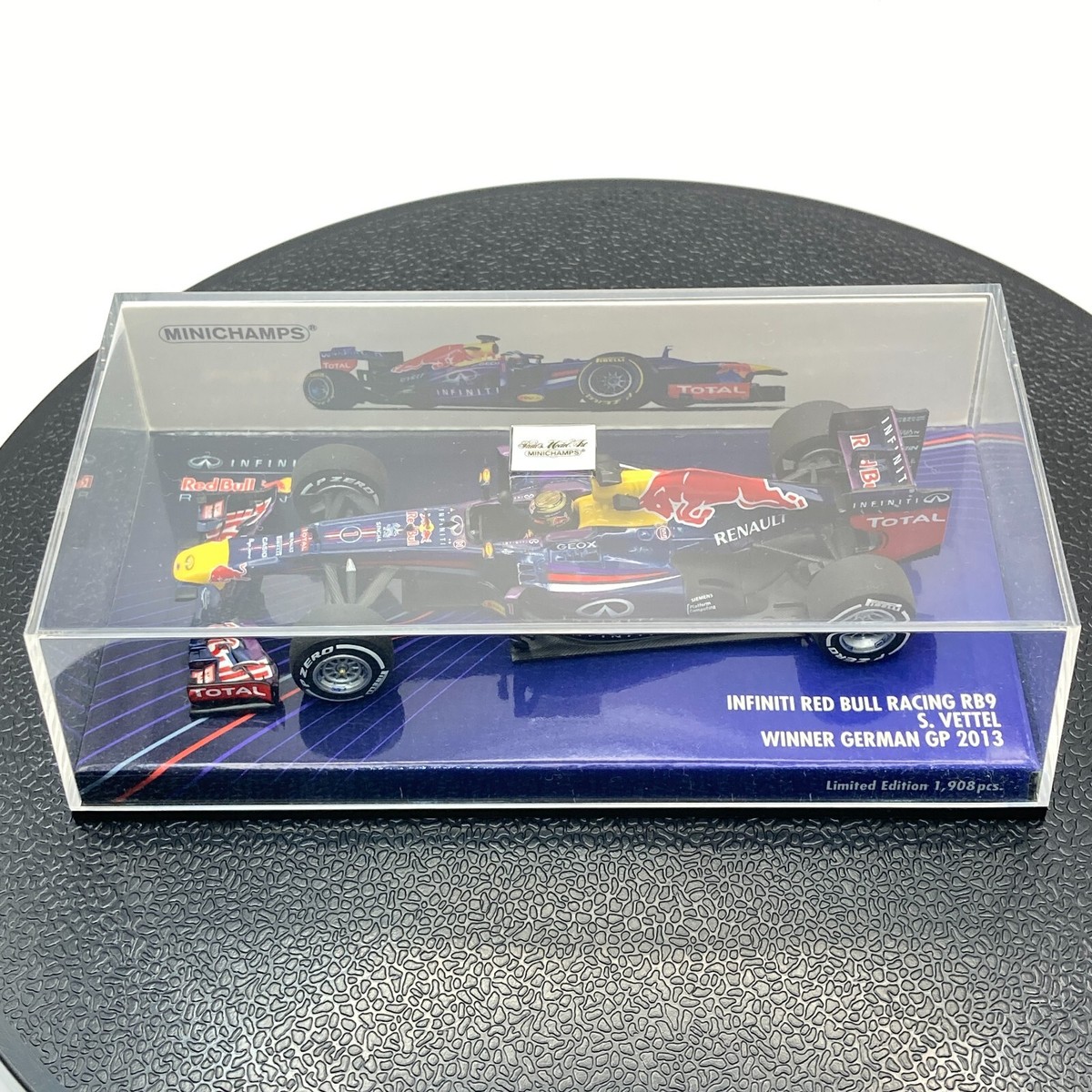 MINICHAMPS 1/43 Infiniti Red Bull RB9 Sebastian Vettel 2013